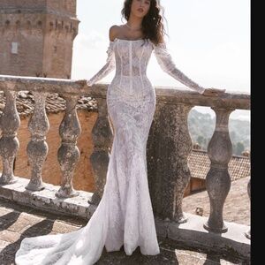 Wedding gown